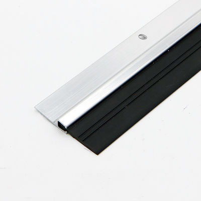 La vis a fixé la bande inférieure de joint de porte de taille de 43mm avec le caoutchouc de PVC