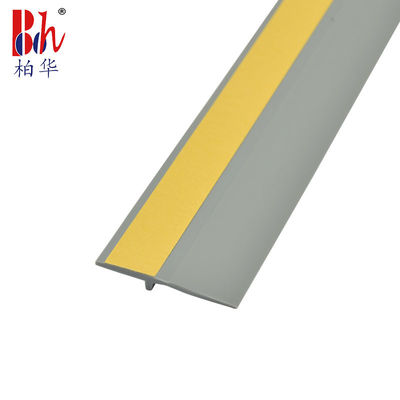 les lacunes de 30mm arrosent la bande inférieure Gray Color de joint de porte de preuve