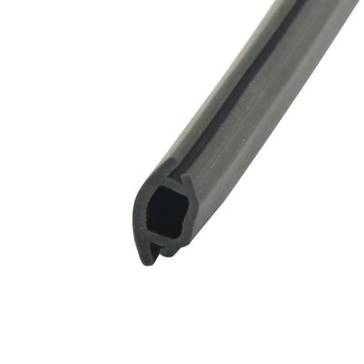 500M / Couverture anti-collision en caoutchouc de cannelure de bande de joint de porte de PVC de petit pain pour l'aluminium